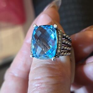David Yurman Ring With a Genuinel Blue Topaz in 925 Sterling Silver.